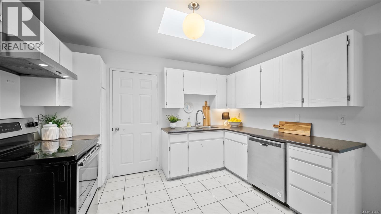 1 3274 Rutledge St, Saanich, British Columbia  V8X 1N7 - Photo 10 - 1025493