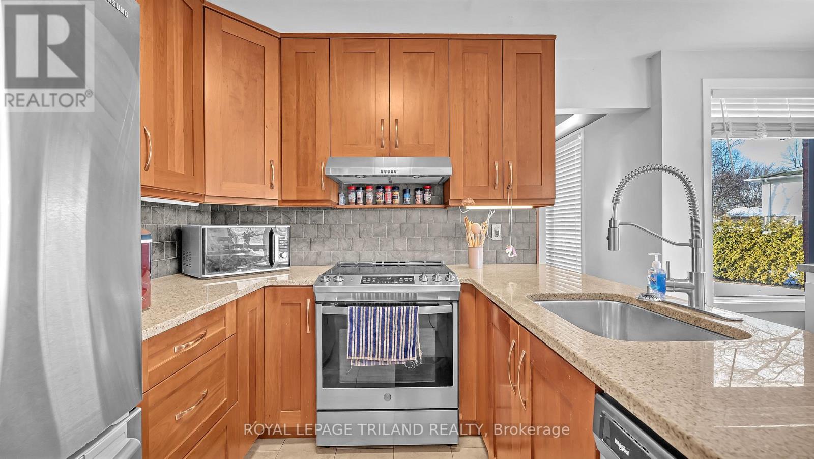 30 Sloane Crescent, London South, Ontario  N6E 3A5 - Photo 10 - X12828124