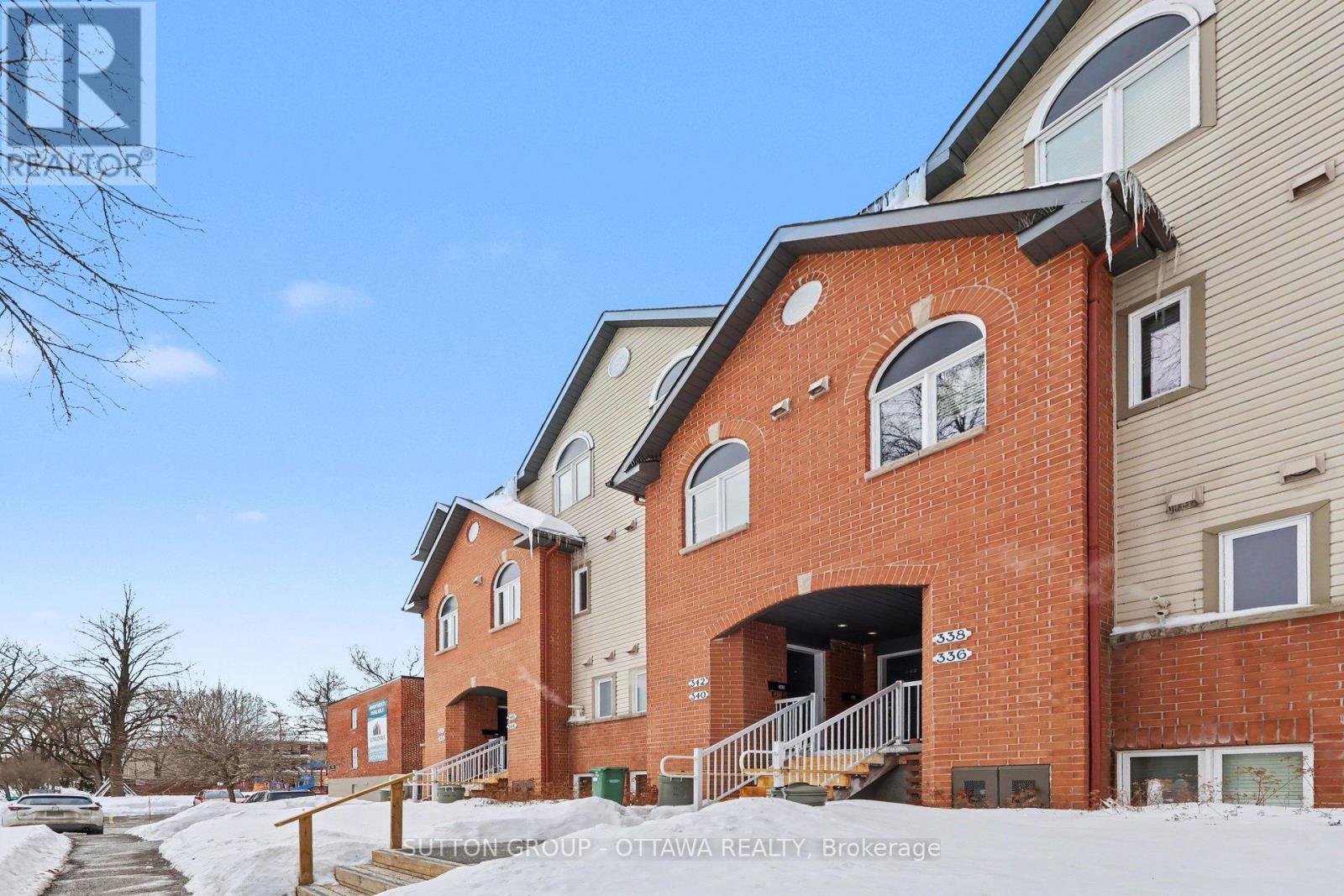 340 London Terrace, Ottawa, Ontario  K1K 2W3 - Photo 2 - X12828074