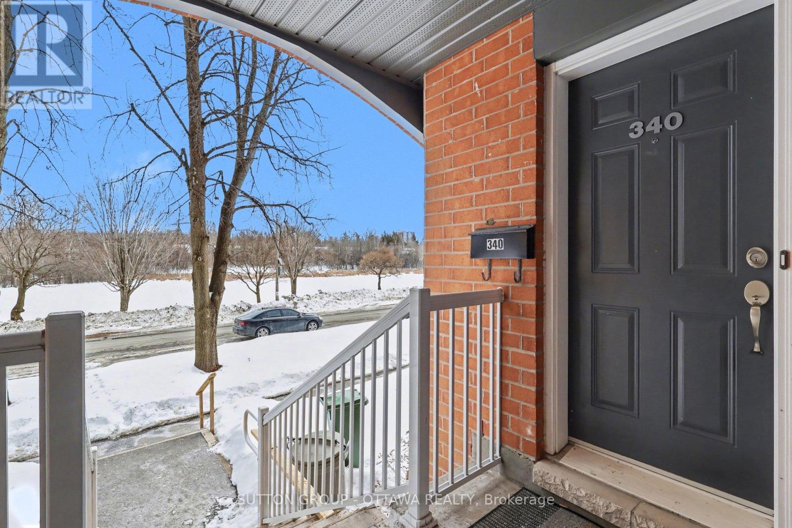 340 London Terrace, Ottawa, Ontario  K1K 2W3 - Photo 3 - X12828074