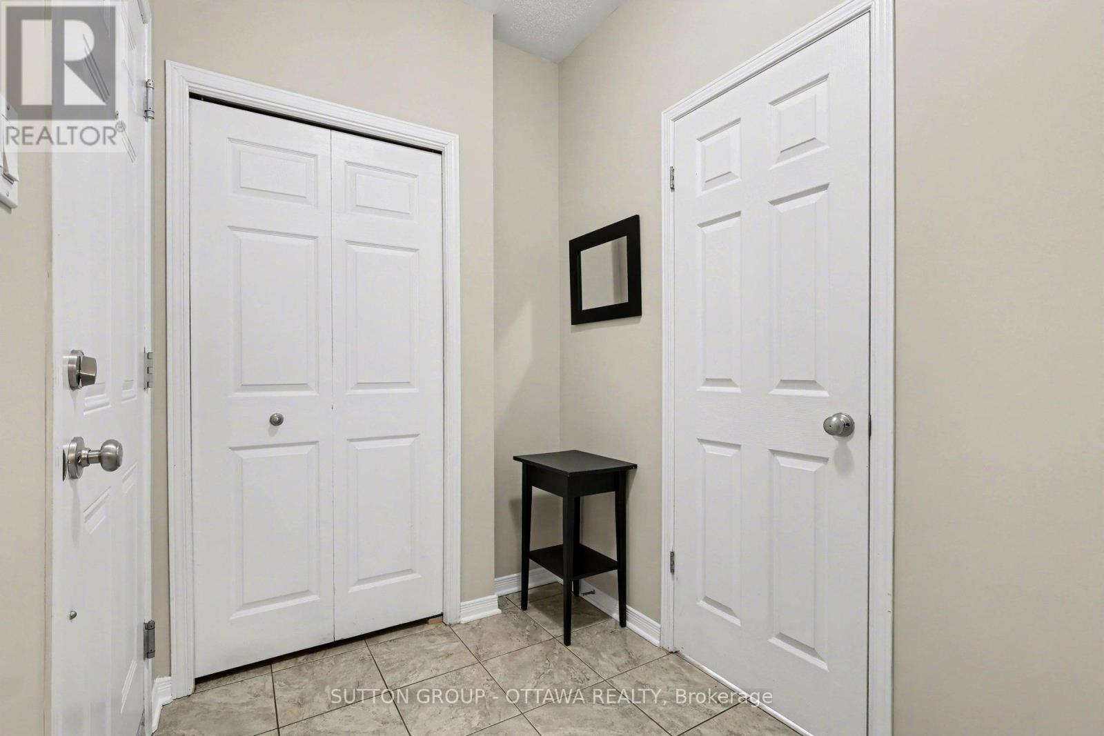 340 London Terrace, Ottawa, Ontario  K1K 2W3 - Photo 5 - X12828074