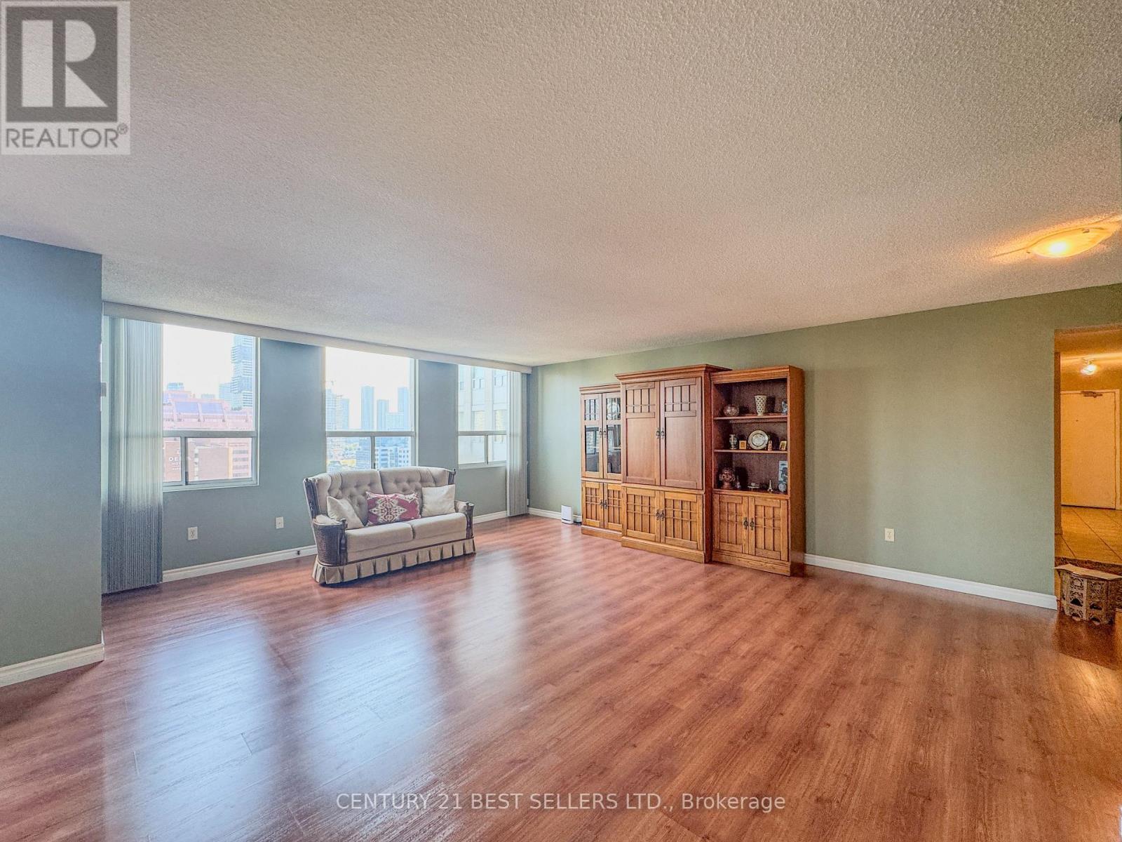 1803 - 3650 Kaneff Crescent, Mississauga, Ontario  L5A 4A1 - Photo 3 - W12416499