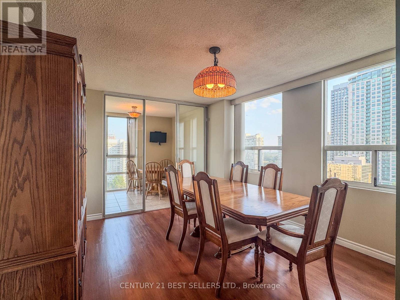 1803 - 3650 Kaneff Crescent, Mississauga, Ontario  L5A 4A1 - Photo 5 - W12416499