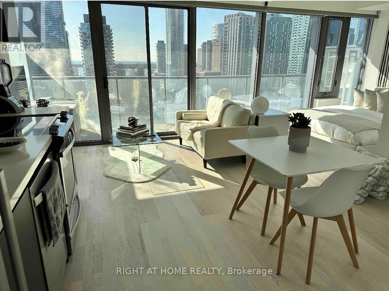 1904 - 60 Colborne Street, Toronto, Ontario  M5E 0B7 - Photo 3 - C12827950