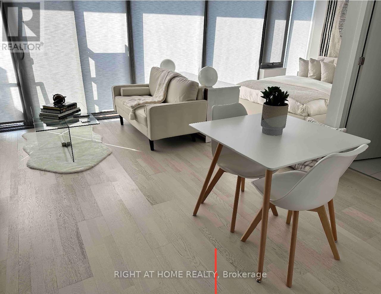 1904 - 60 Colborne Street, Toronto, Ontario  M5E 0B7 - Photo 7 - C12827950