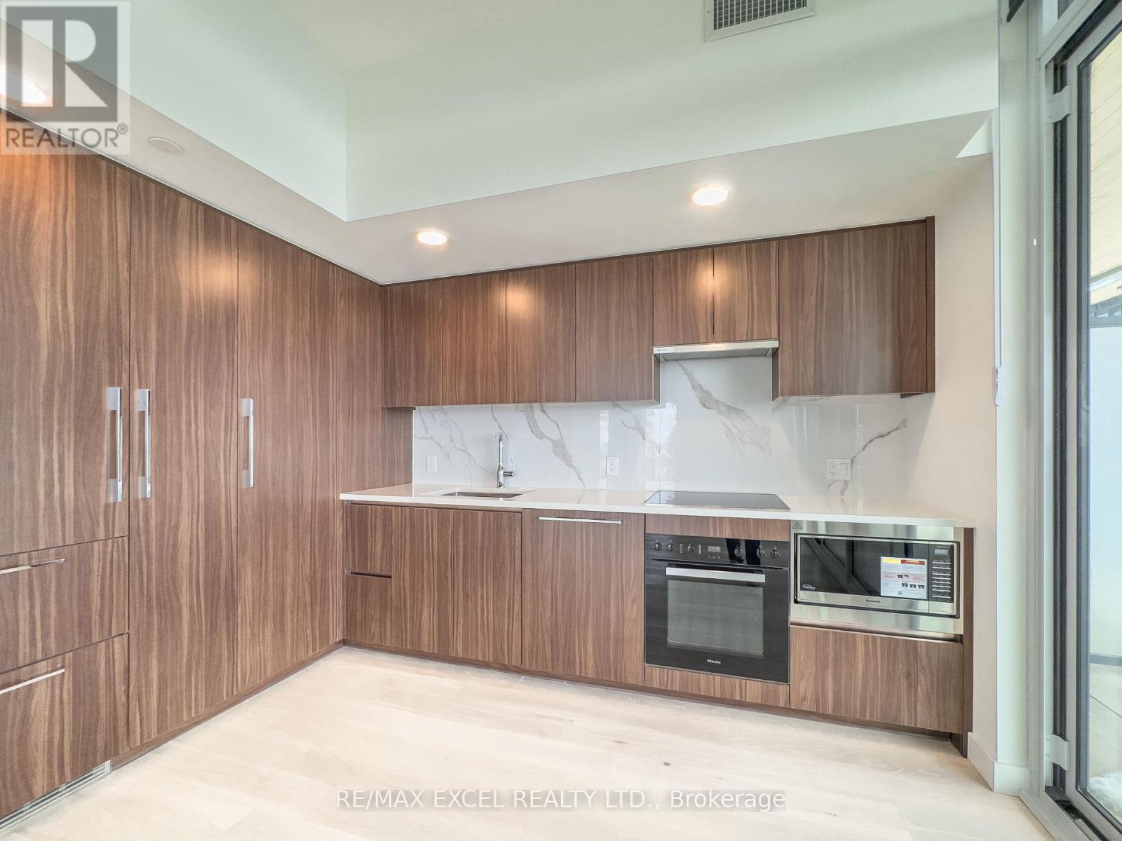 6808 - 1 Concord City Place Way, Toronto (Waterfront Communities), Ontario  M5V 0X4 - Photo 3 - C12828004