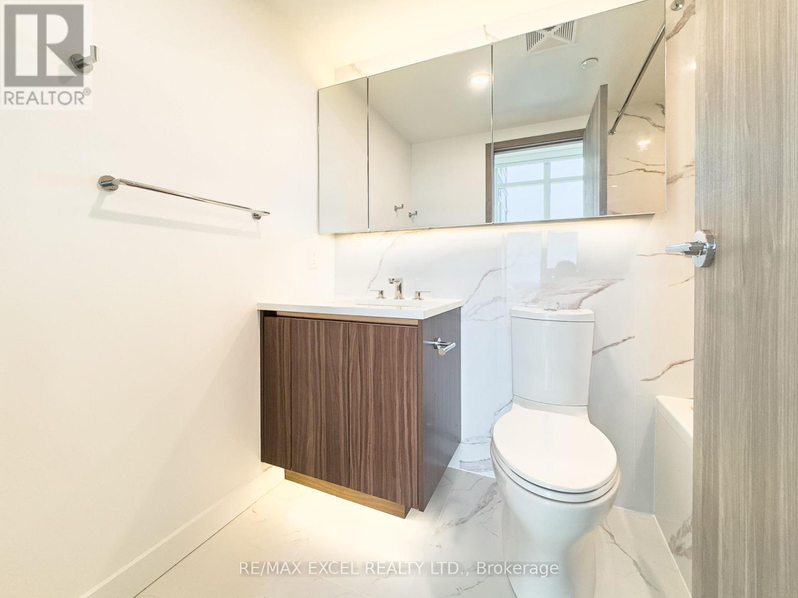 6808 - 1 Concord City Place Way, Toronto (Waterfront Communities), Ontario  M5V 0X4 - Photo 33 - C12828004