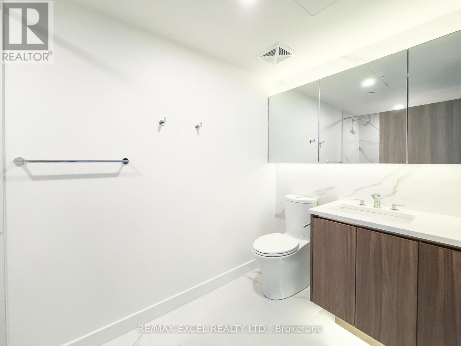 6808 - 1 Concord City Place Way, Toronto (Waterfront Communities), Ontario  M5V 0X4 - Photo 35 - C12828004