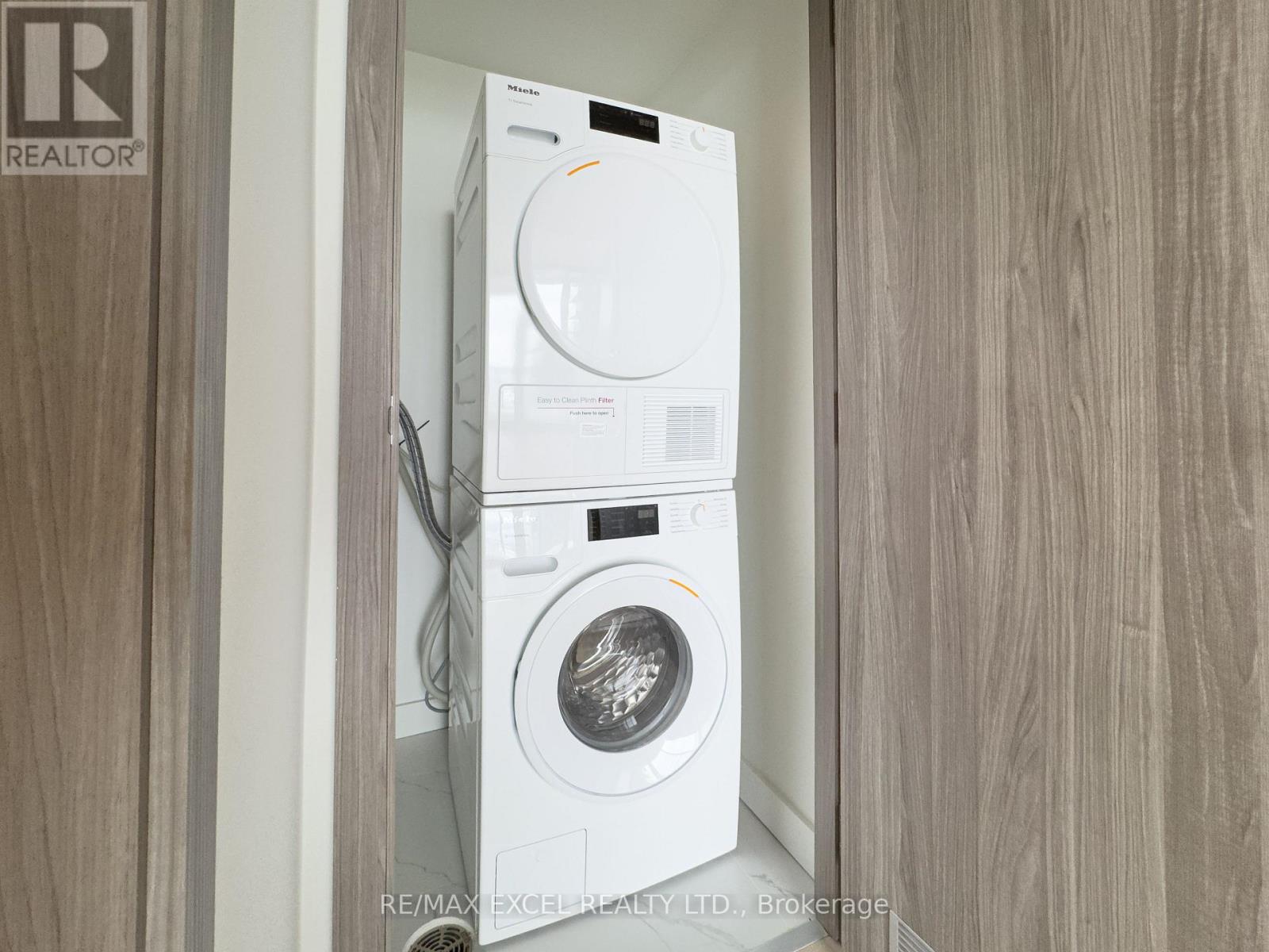 6808 - 1 Concord City Place Way, Toronto (Waterfront Communities), Ontario  M5V 0X4 - Photo 37 - C12828004