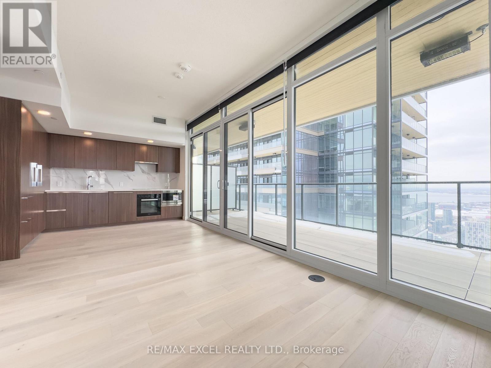 6808 - 1 Concord City Place Way, Toronto (Waterfront Communities), Ontario  M5V 0X4 - Photo 6 - C12828004