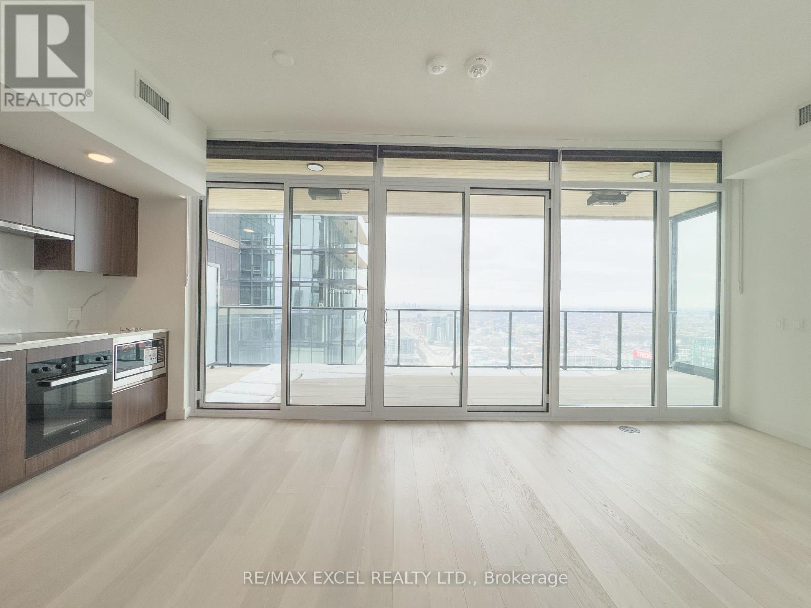 6808 - 1 Concord City Place Way, Toronto (Waterfront Communities), Ontario  M5V 0X4 - Photo 9 - C12828004