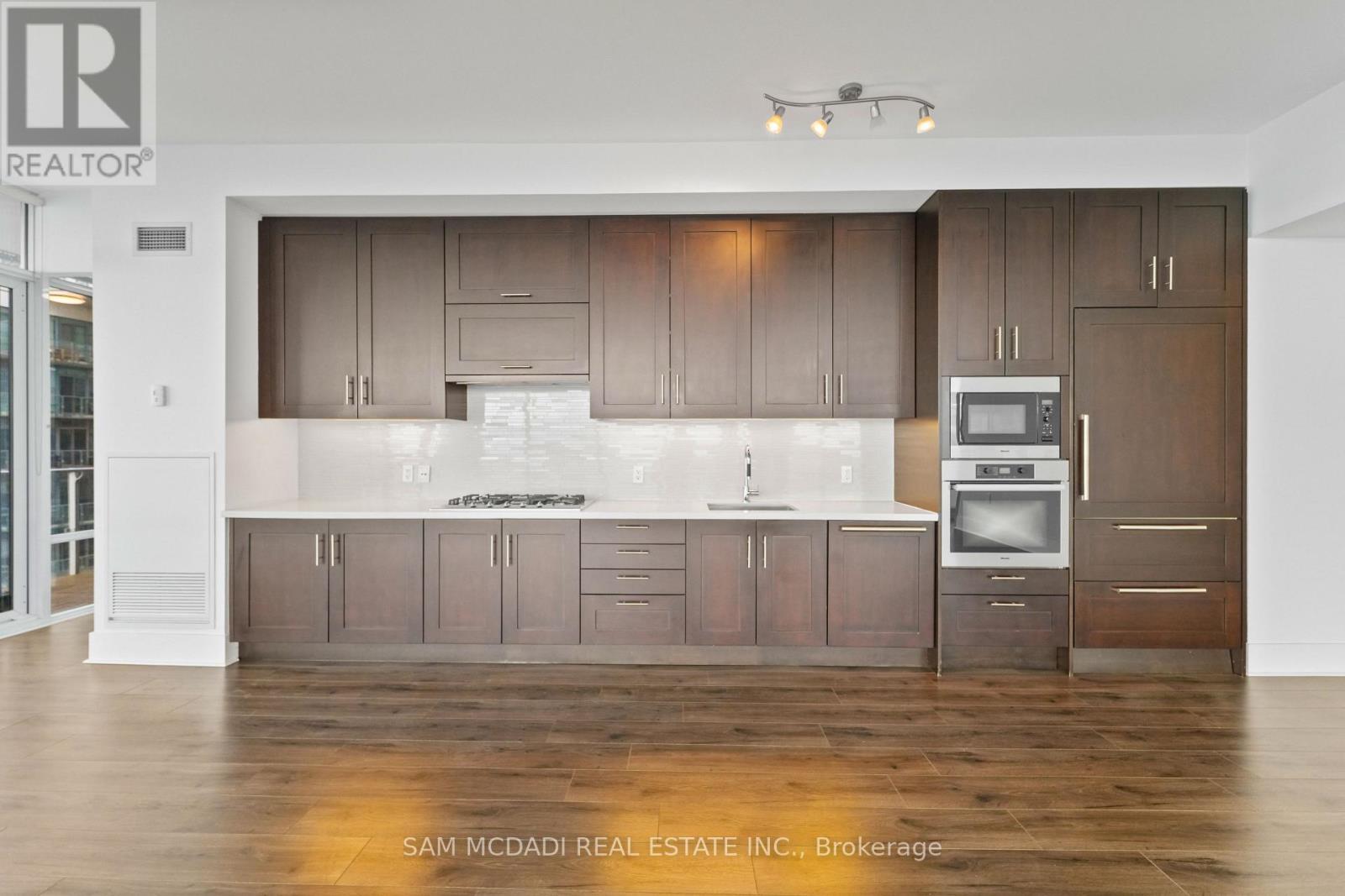 914 - 29 Queens Quay E, Toronto, Ontario  M5E 0A4 - Photo 2 - C12828032