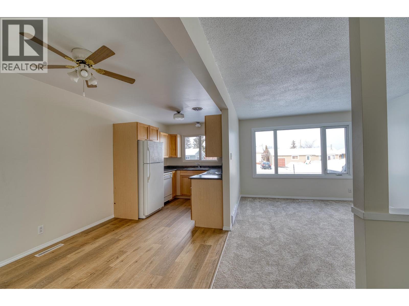 9021 102 Avenue, Fort St. John, British Columbia  V1J 2G4 - Photo 3 - R3094249