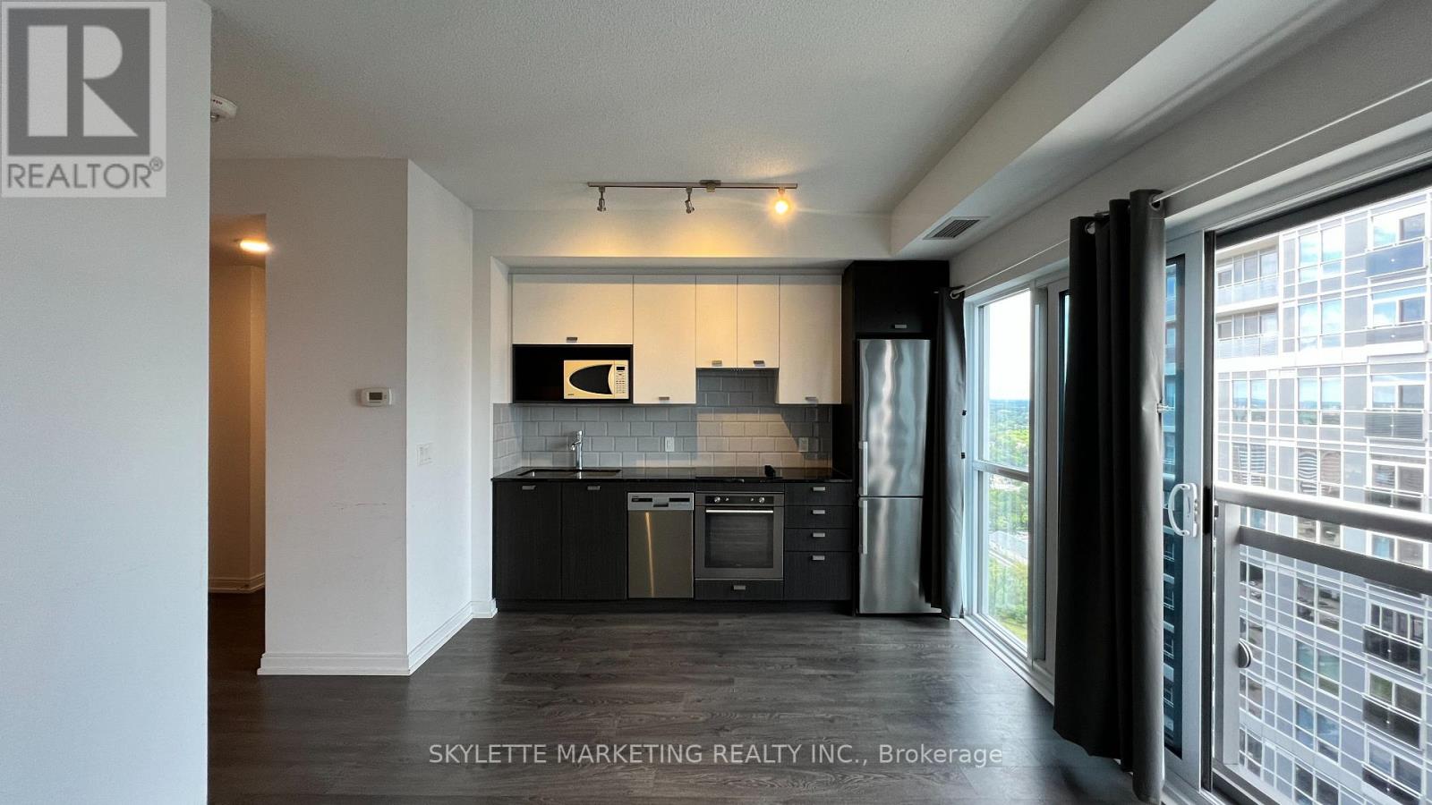 3017 - 275 Village Green Square, Toronto, Ontario  M1S 0L8 - Photo 3 - E12827958