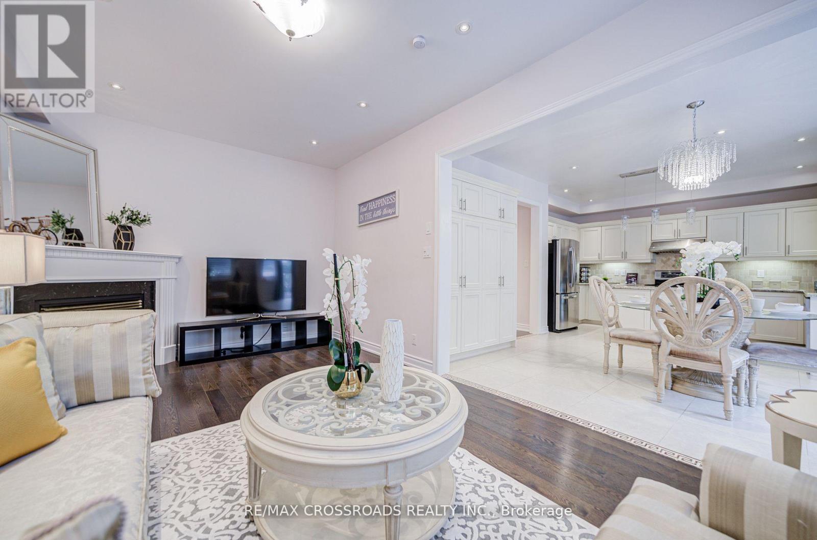 187 Summeridge Drive, Vaughan (Patterson), Ontario  L4J 8T2 - Photo 7 - N12827994