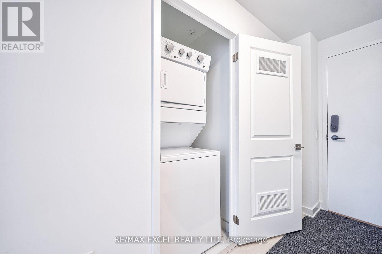 1516 - 85 Oneida Crescent, Richmond Hill, Ontario  L4B 0H4 - Photo 8 - N12828146