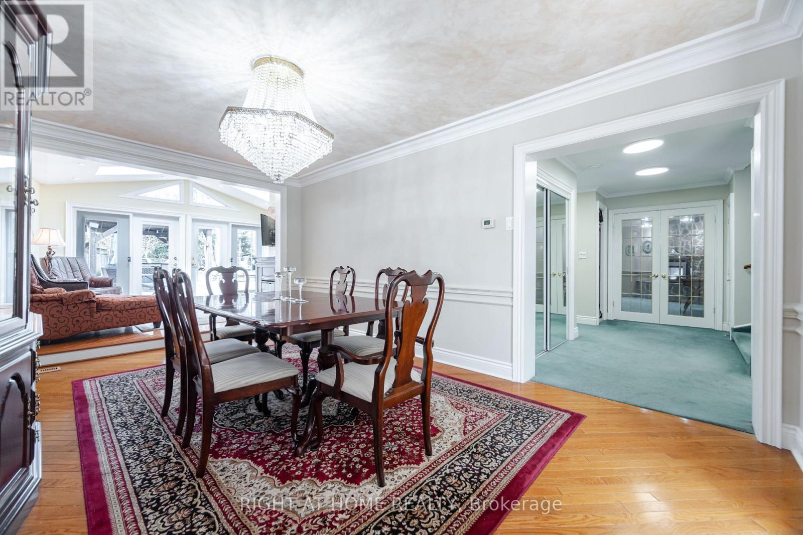 1117 Springhill Drive, Mississauga, Ontario  L5H 1N2 - Photo 10 - W12827998