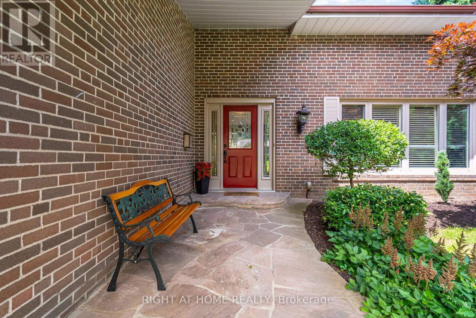 1117 Springhill Drive, Mississauga, Ontario  L5H 1N2 - Photo 3 - W12827998