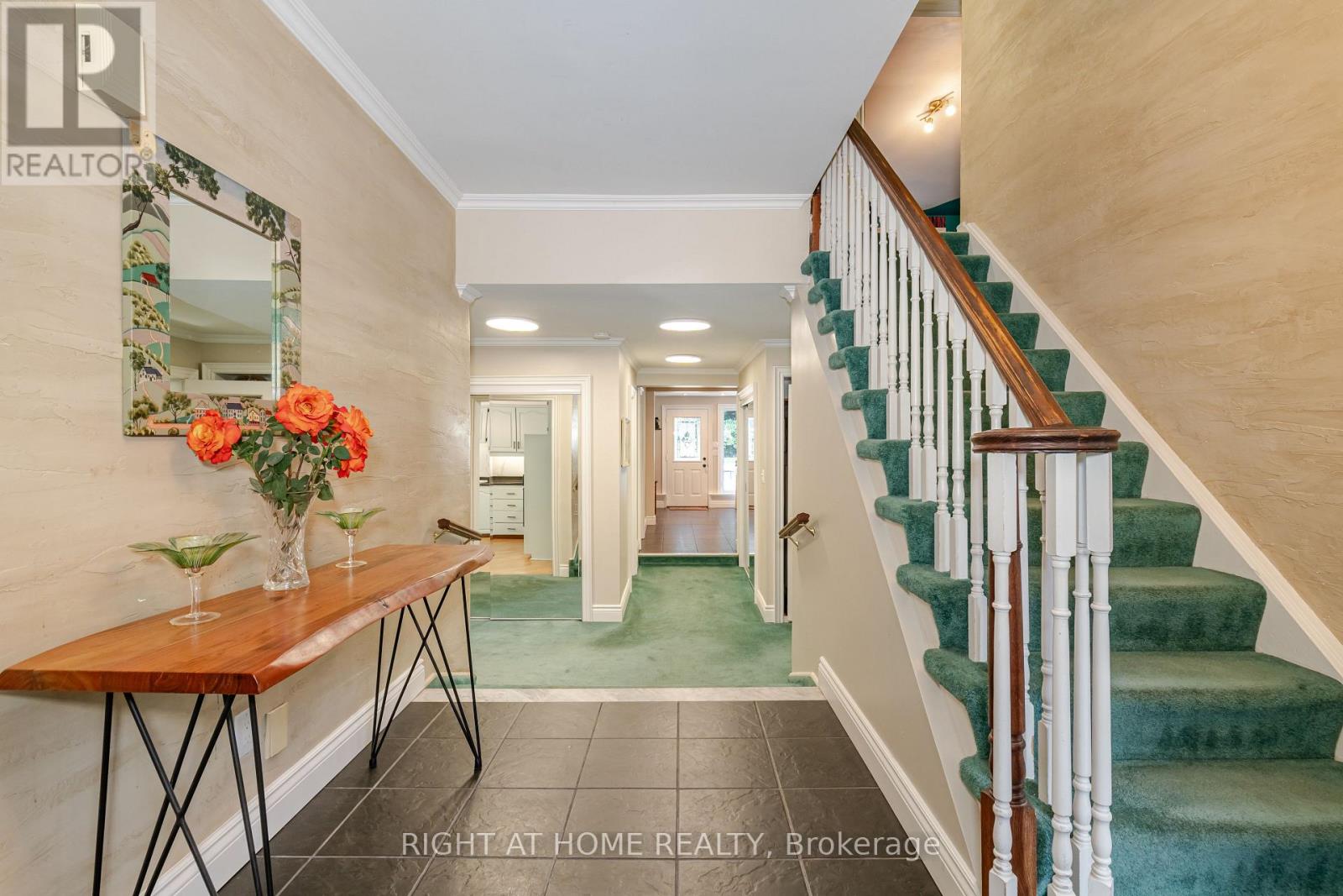 1117 Springhill Drive, Mississauga, Ontario  L5H 1N2 - Photo 5 - W12827998