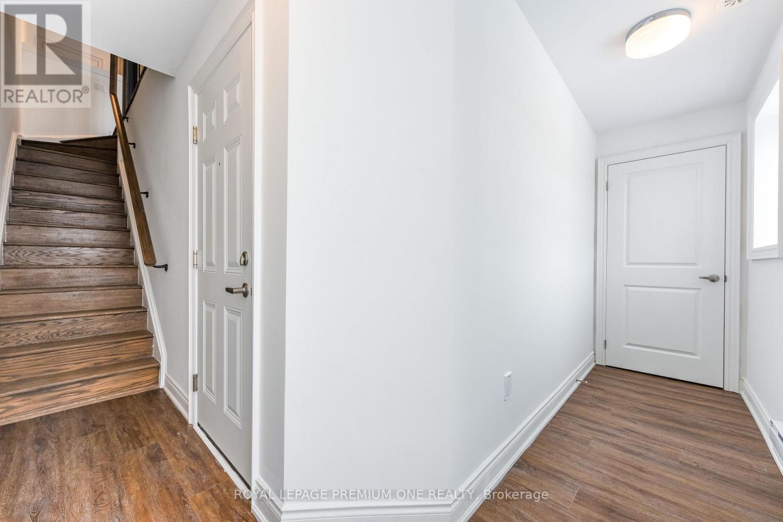 109 - 130 Lunar Crescent, Mississauga, Ontario  L5M 2P6 - Photo 4 - W12828018