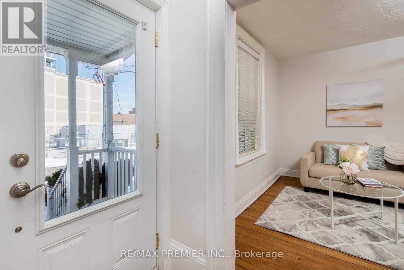 15 Elizabeth Street N, Brampton, Ontario  L6X 1S1 - Photo 3 - W12828048