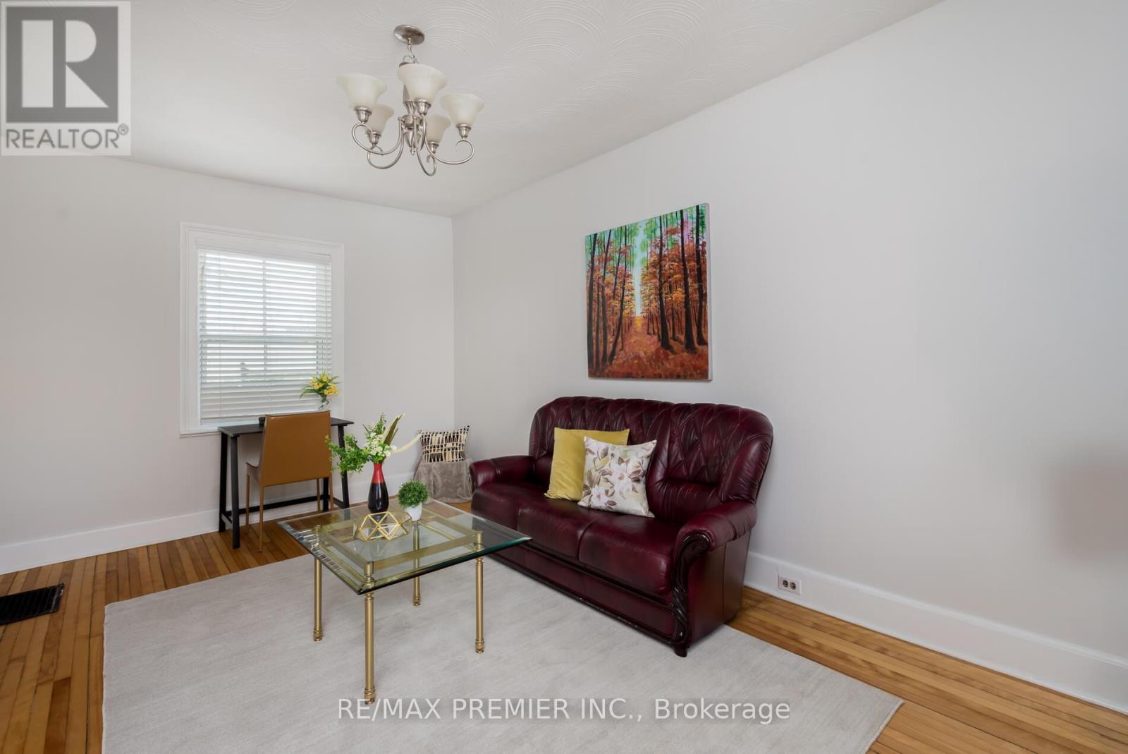 15 Elizabeth Street N, Brampton, Ontario  L6X 1S1 - Photo 4 - W12828048