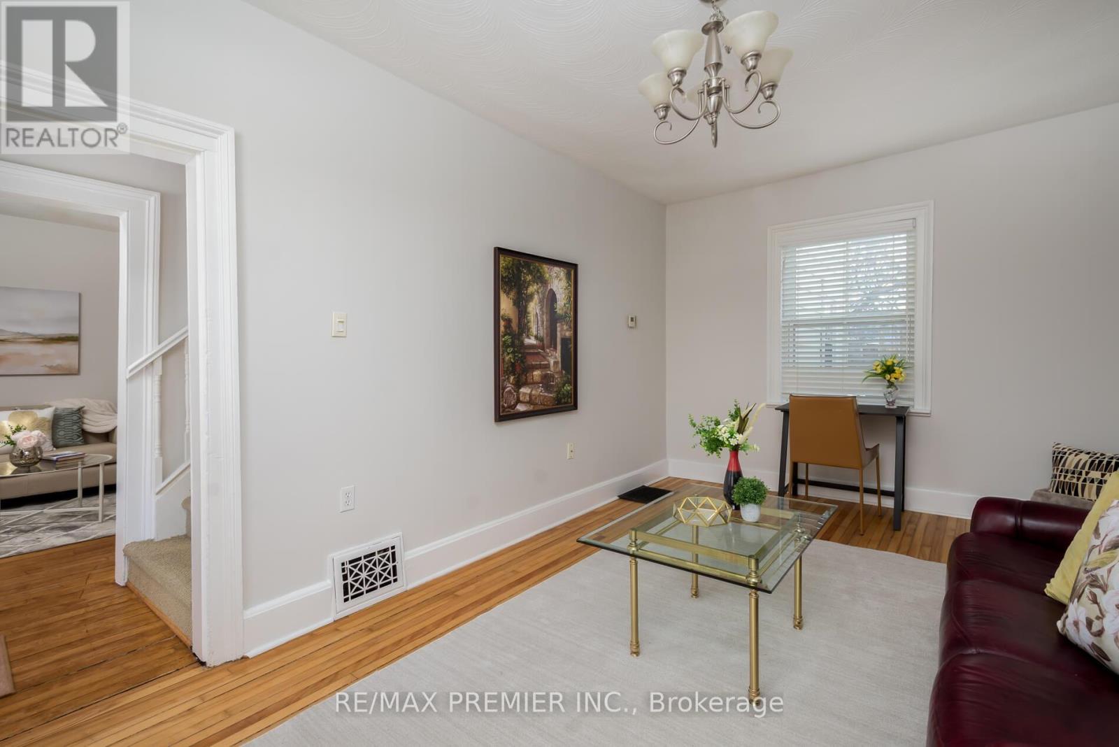 15 Elizabeth Street N, Brampton, Ontario  L6X 1S1 - Photo 5 - W12828048