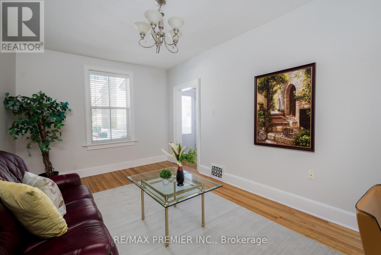 15 Elizabeth Street N, Brampton, Ontario  L6X 1S1 - Photo 7 - W12828048