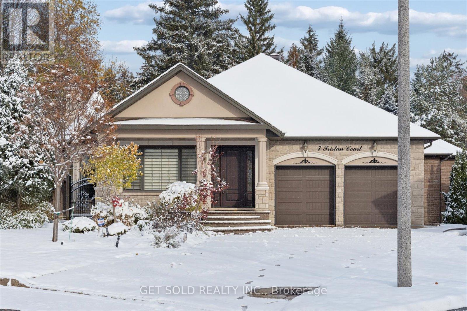 7 Tristan Court, Brampton, Ontario  L6Y 5S2 - Photo 3 - W12828096