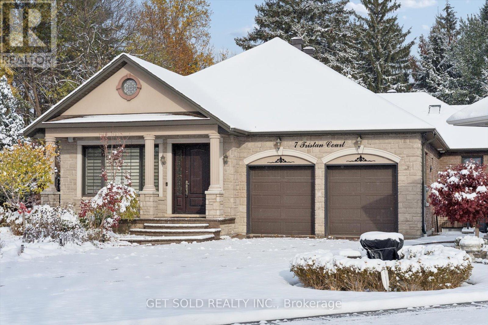 7 Tristan Court, Brampton, Ontario  L6Y 5S2 - Photo 4 - W12828096