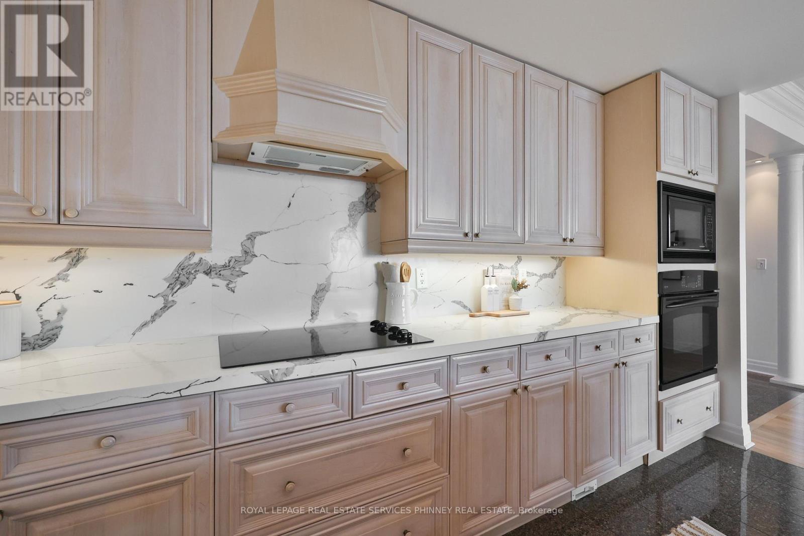 409 - 65 Port Street, Mississauga, Ontario  L5G 4V3 - Photo 13 - W12828100