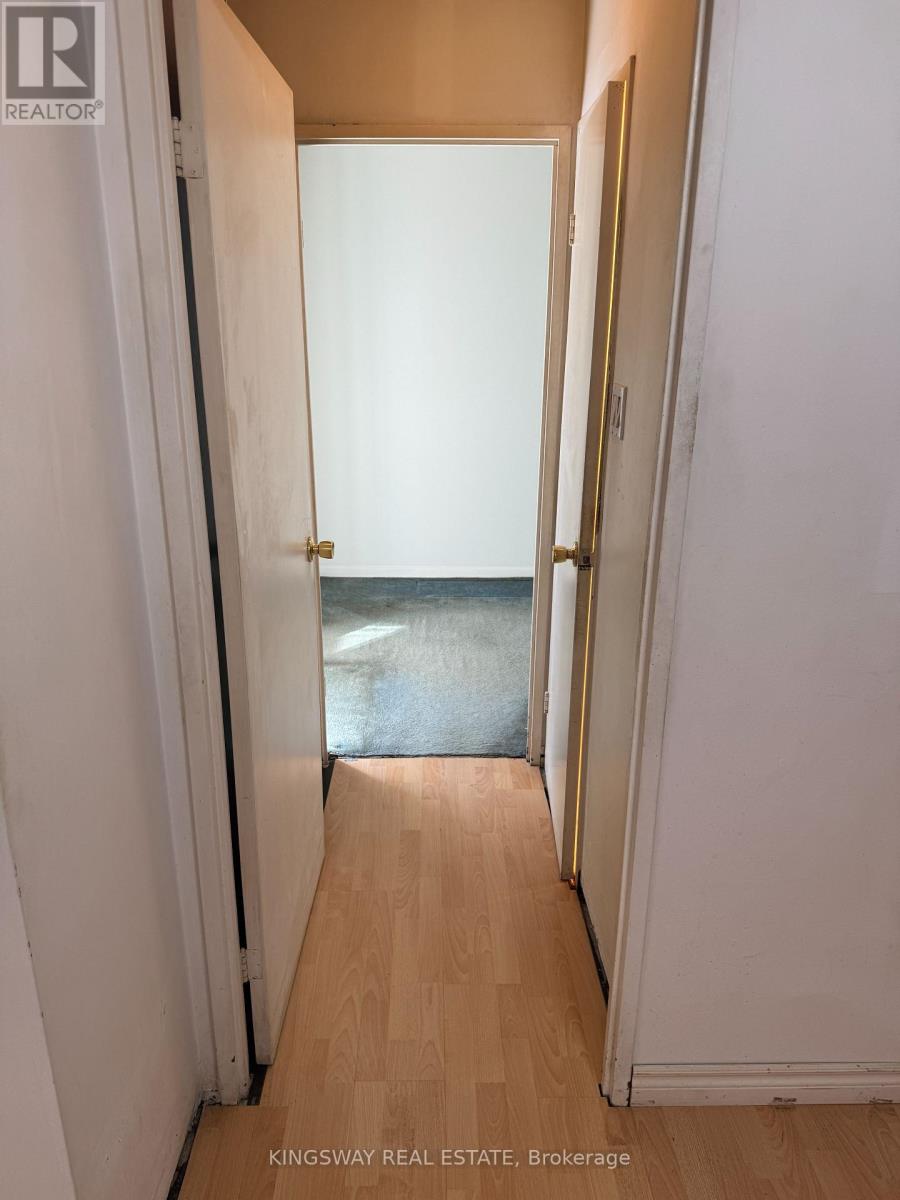 347 - 1395 Williamsport Drive, Mississauga, Ontario  L4X 2T4 - Photo 5 - W12828138