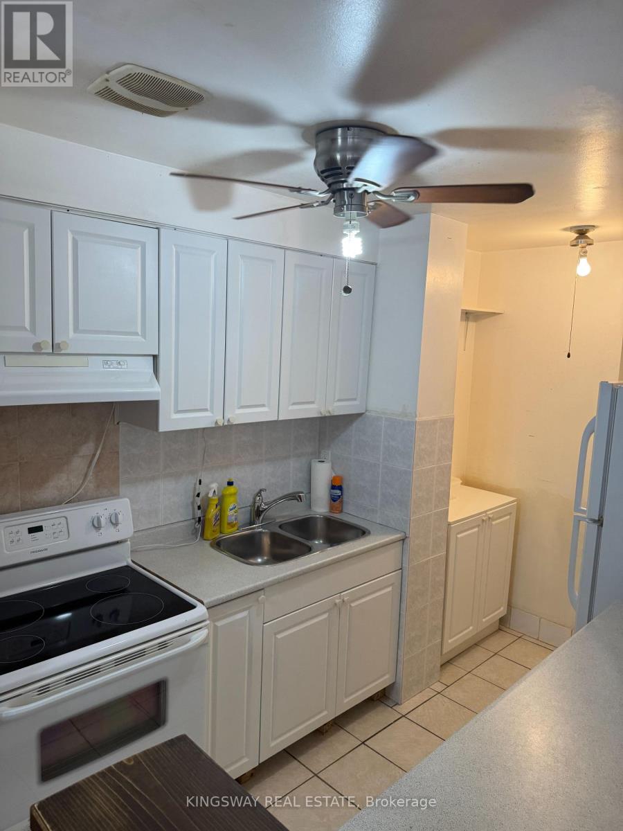 347 - 1395 Williamsport Drive, Mississauga, Ontario  L4X 2T4 - Photo 9 - W12828138