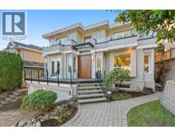 1725 ORKNEY PLACE, North Vancouver, British Columbia