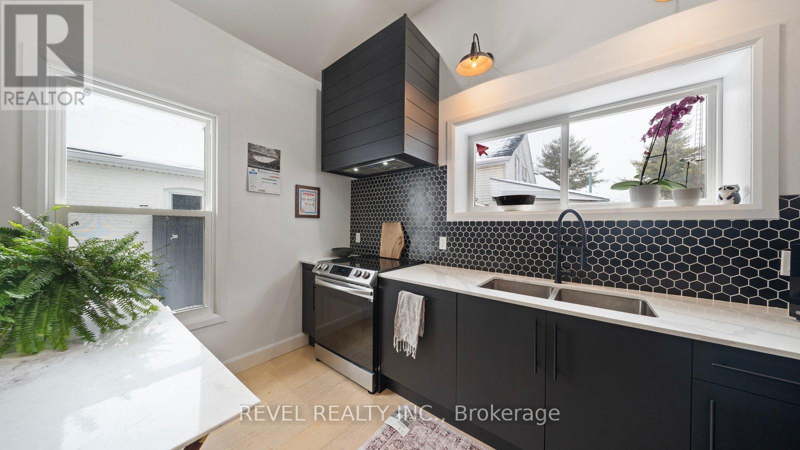 128 Cayuga Street, Brantford, Ontario  N3S 1X4 - Photo 13 - X12827970