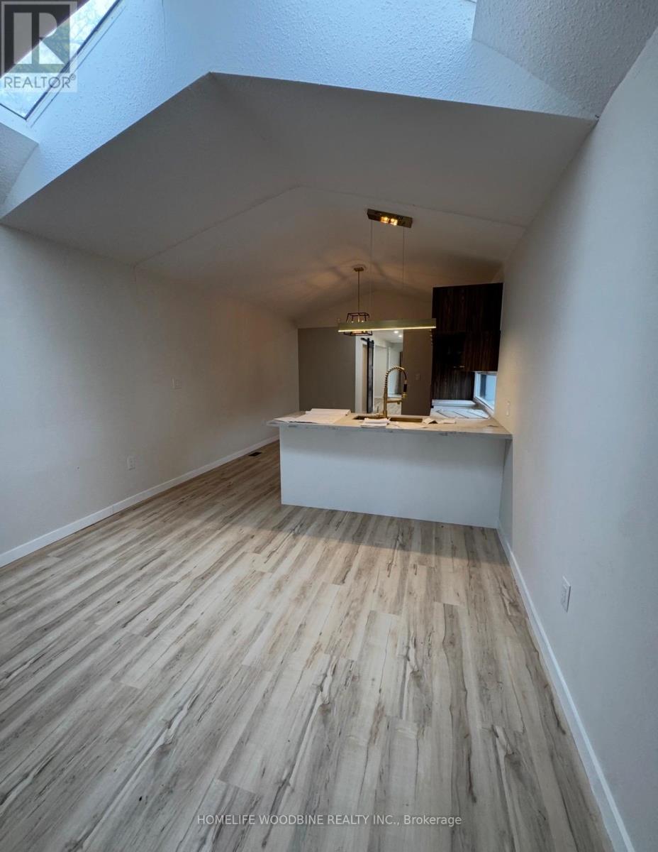 5759 Robinson Street, Niagara Falls, Ontario  L2G 2B3 - Photo 5 - X12828006