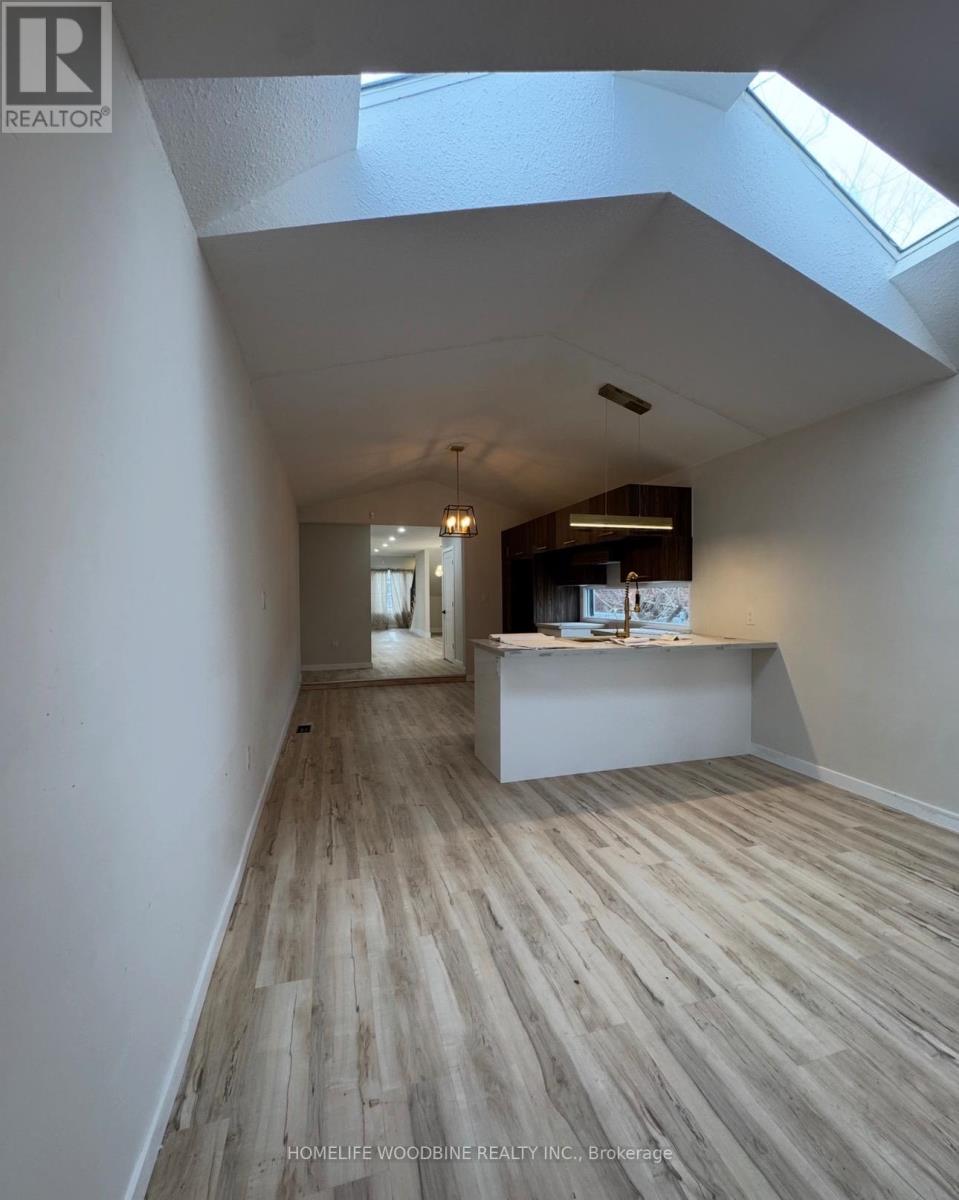 5759 Robinson Street, Niagara Falls, Ontario  L2G 2B3 - Photo 6 - X12828006