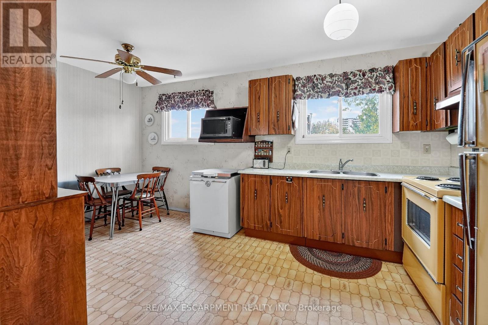 1 - 34 Bow Valley Drive, Hamilton, Ontario  L8E 3L4 - Photo 10 - X12828116