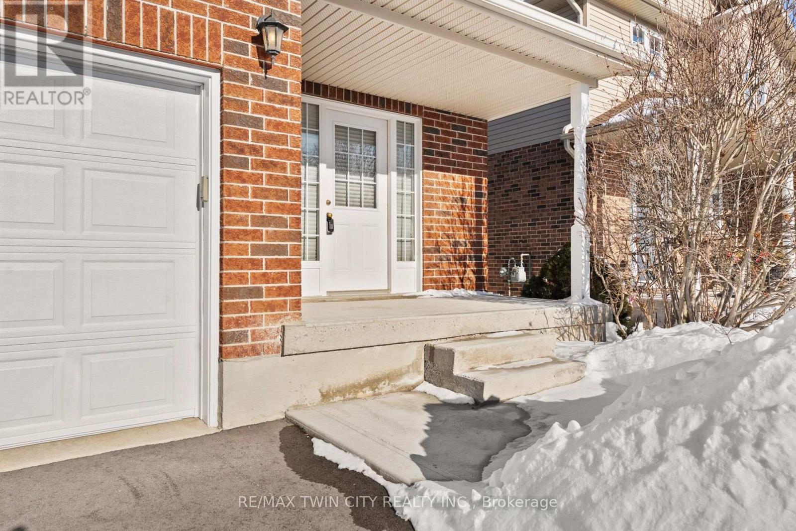 256 Charlotta Street, Wilmot, Ontario  N3A 4M8 - Photo 3 - X12828130