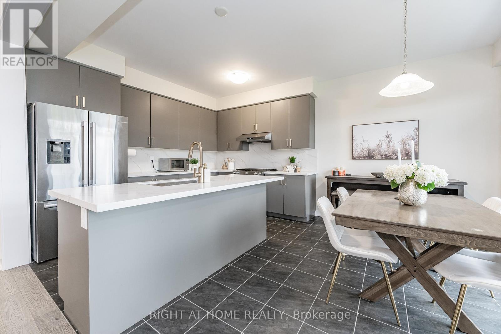 116 Whithorn Crescent, Haldimand, Ontario  N3W 0G4 - Photo 3 - X12828150