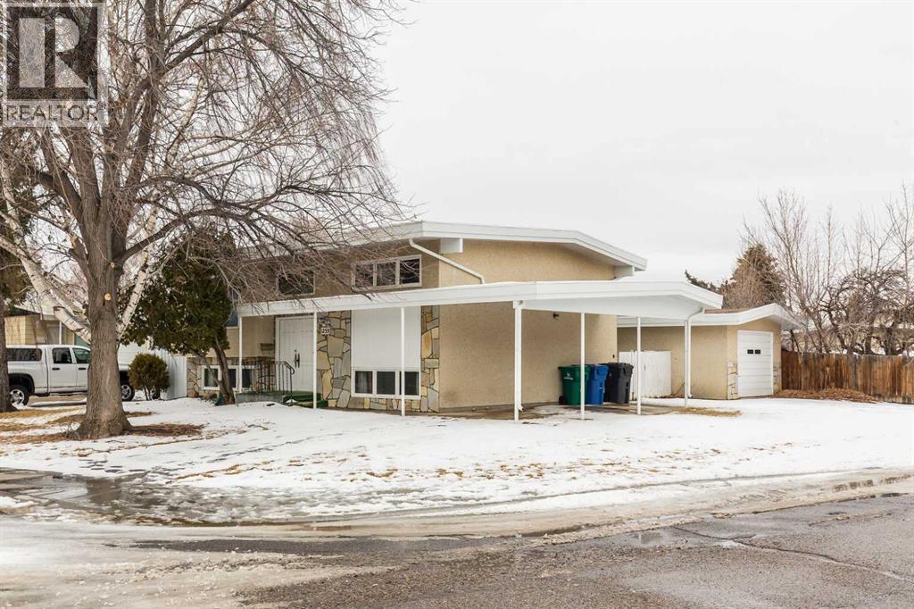 1259 St Catherine Road N, Lethbridge, Alberta  T1H 4E9 - Photo 1 - A2288787