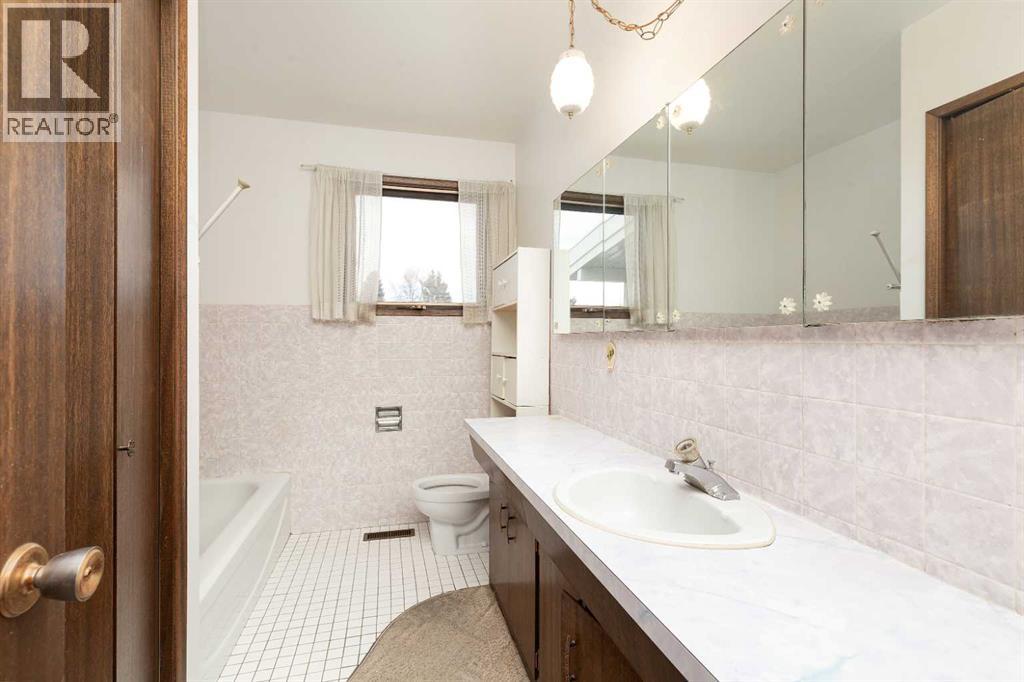 1259 St Catherine Road N, Lethbridge, Alberta  T1H 4E9 - Photo 12 - A2288787