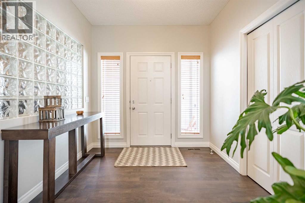 270 Valley Crest Court Nw, Calgary, Alberta  T3B 5Z1 - Photo 3 - A2289192