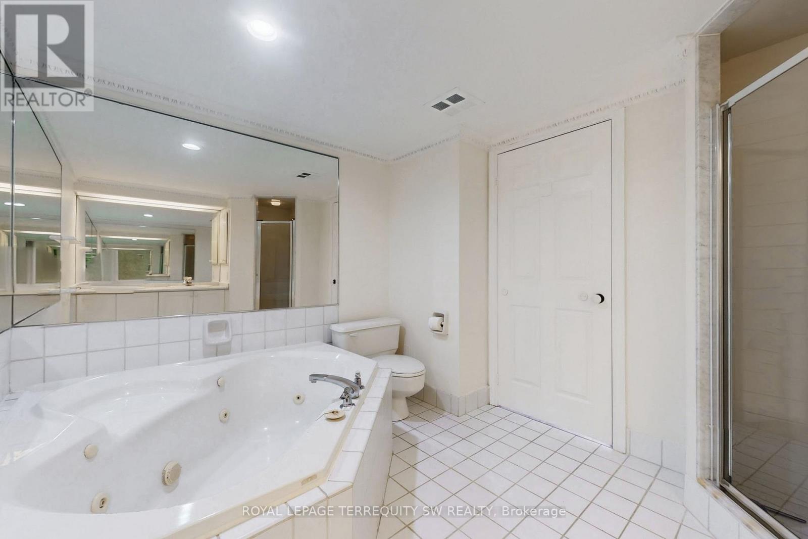 2001 - 71 Simcoe Street, Toronto, Ontario  M5J 2S9 - Photo 28 - C12736820