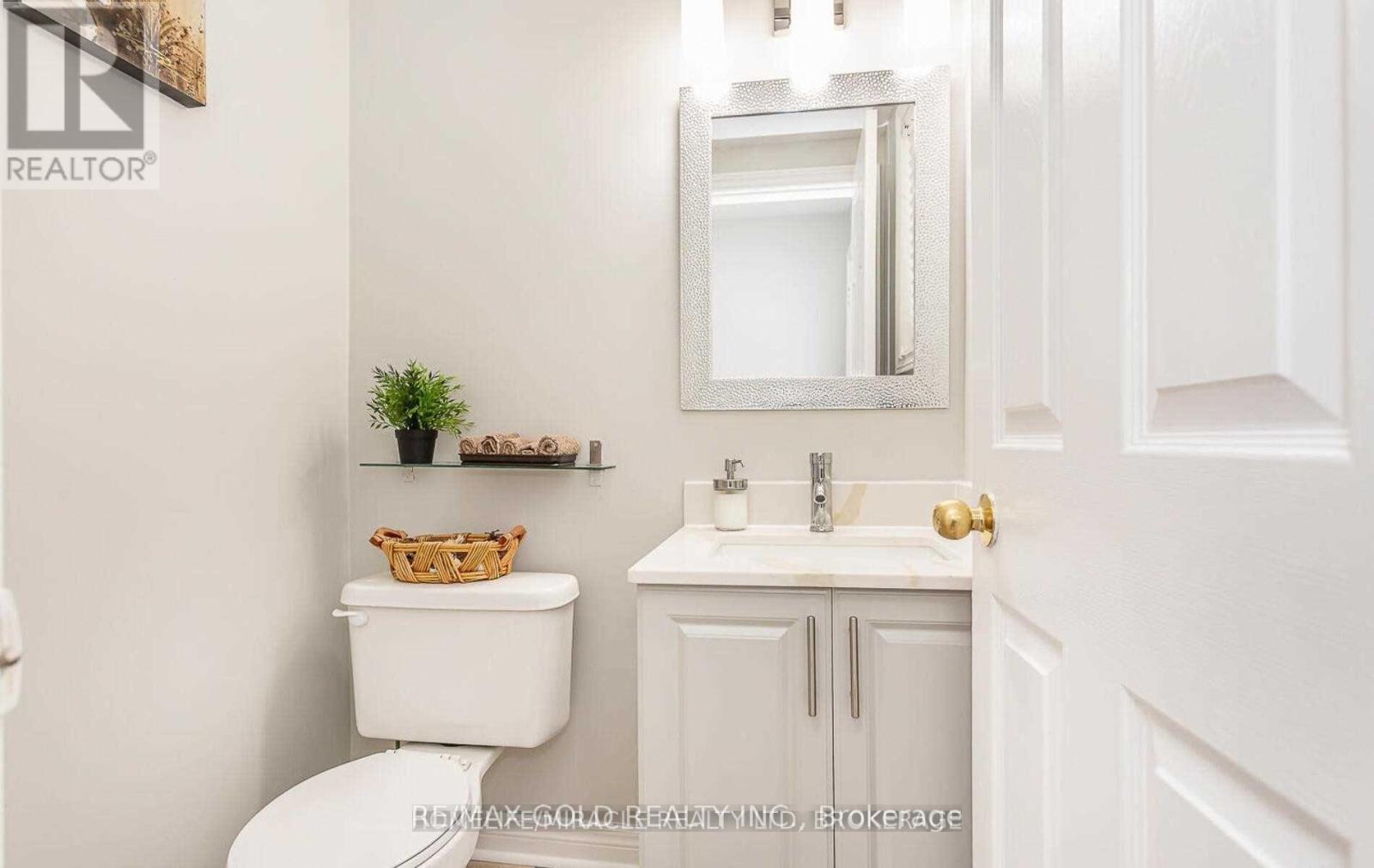 32 Earl Grey Crescent, Brampton, Ontario  L7A 2L1 - Photo 5 - W12816794