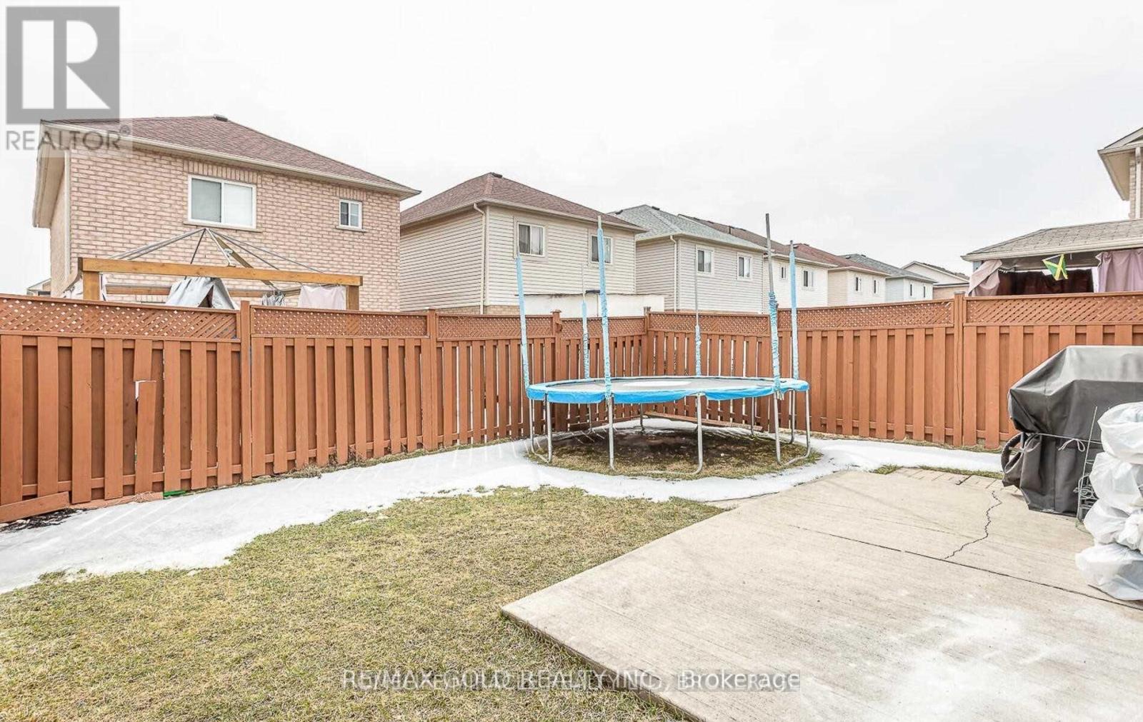 32 Earl Grey Crescent, Brampton, Ontario  L7A 2L1 - Photo 2 - W12816794