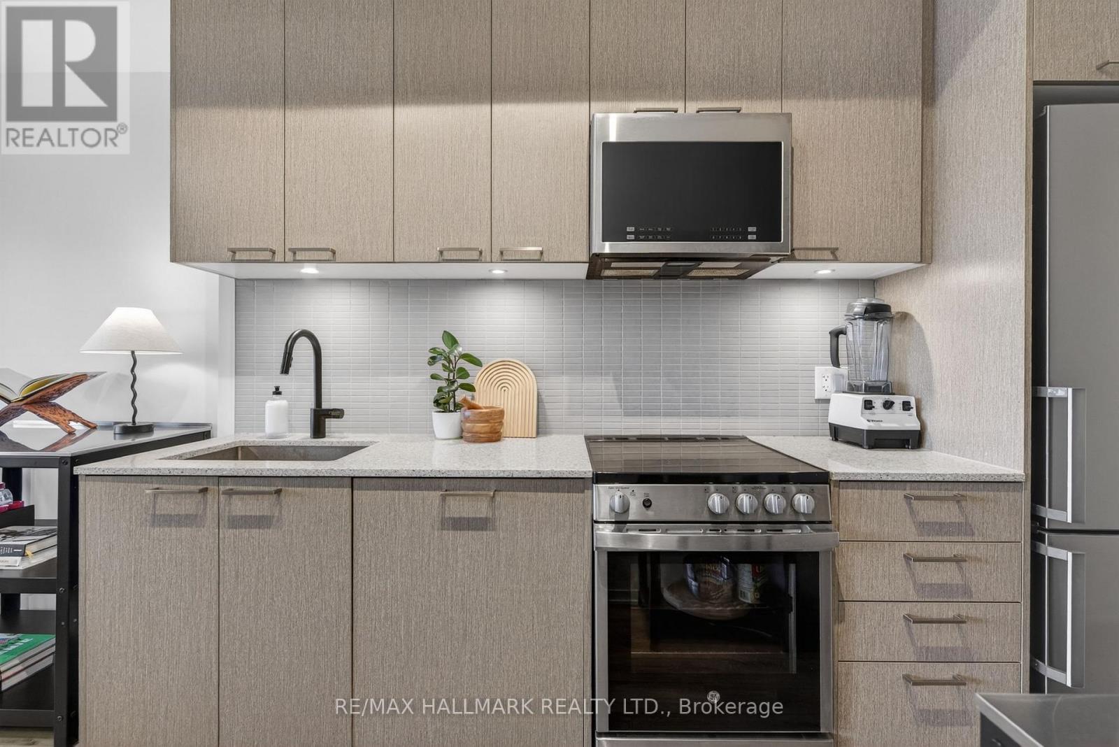 304 - 1808 St. Clair Avenue W, Toronto, Ontario  M6N 0C1 - Photo 5 - W12822834