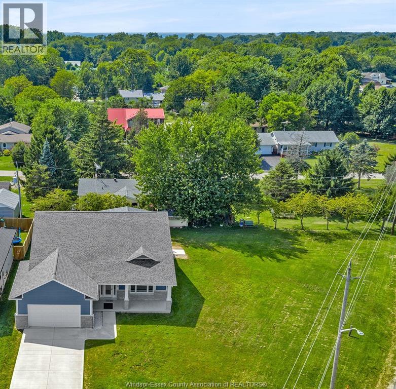 157 Gloucester Drive, Essex, Ontario  N0R 1G0 - Photo 4 - 26002304