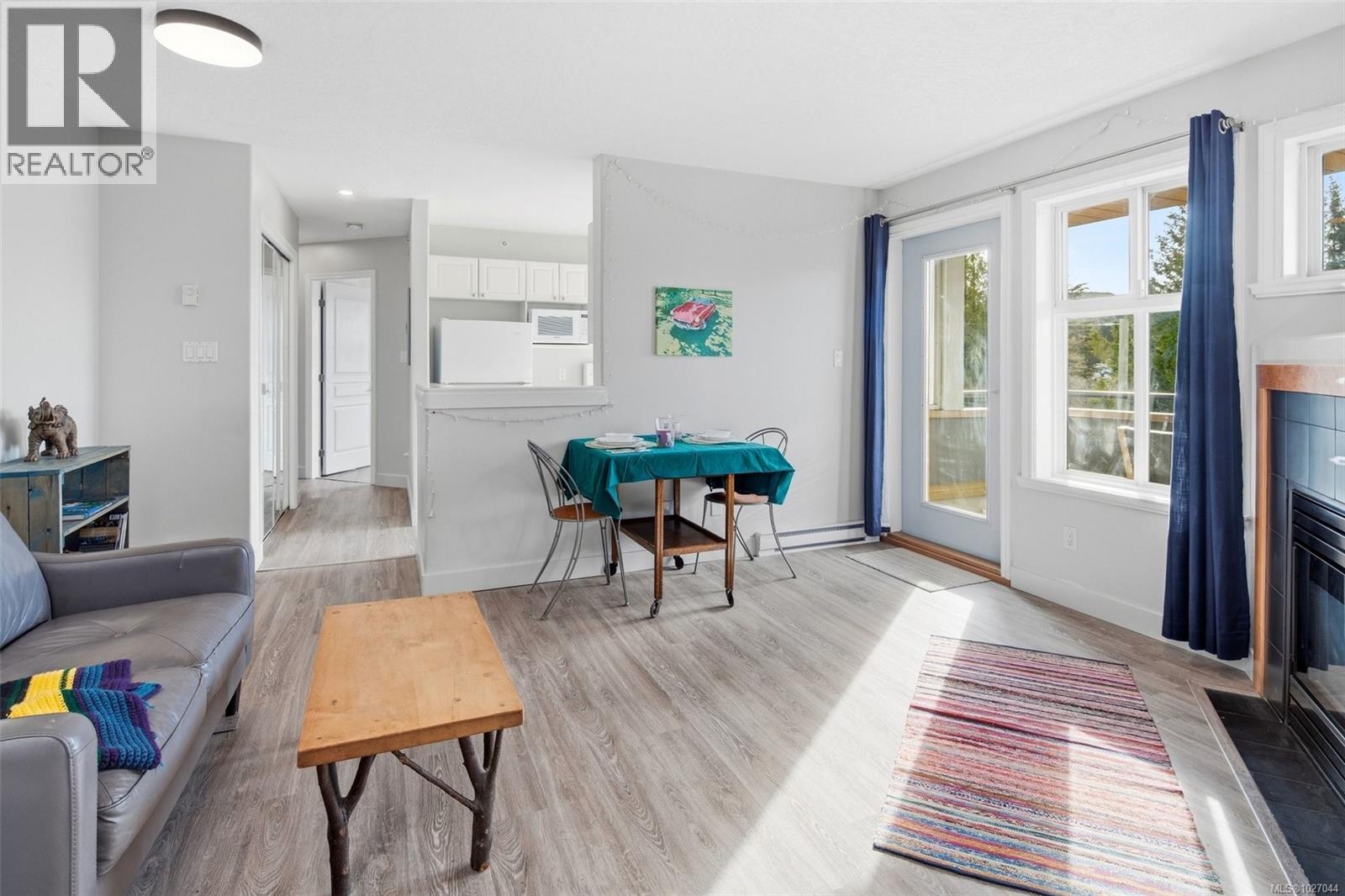 403 1580 Christmas Ave, Saanich, British Columbia V8P 2X2 - Photo 8 - 1027044