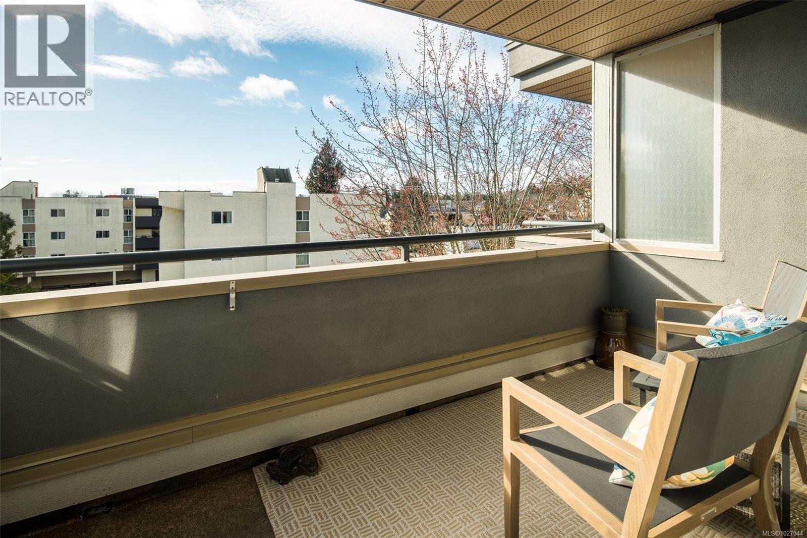 403 1580 Christmas Ave, Saanich, British Columbia V8P 2X2 - Photo 6 - 1027044